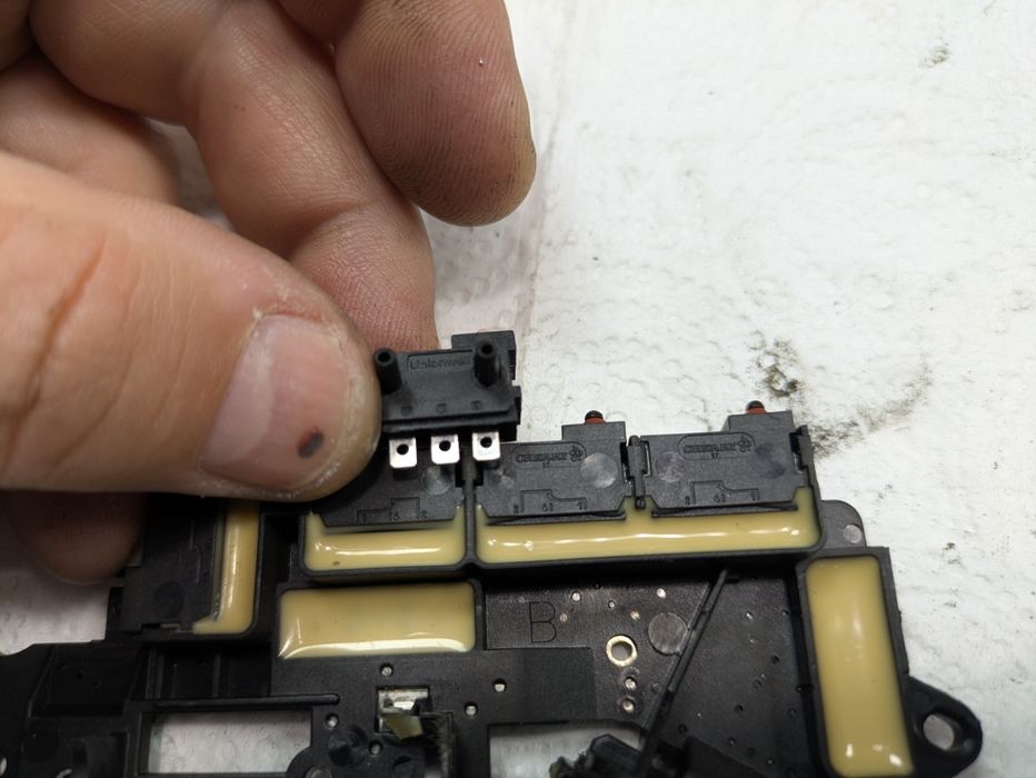 Кнопка для ремонту замка VW