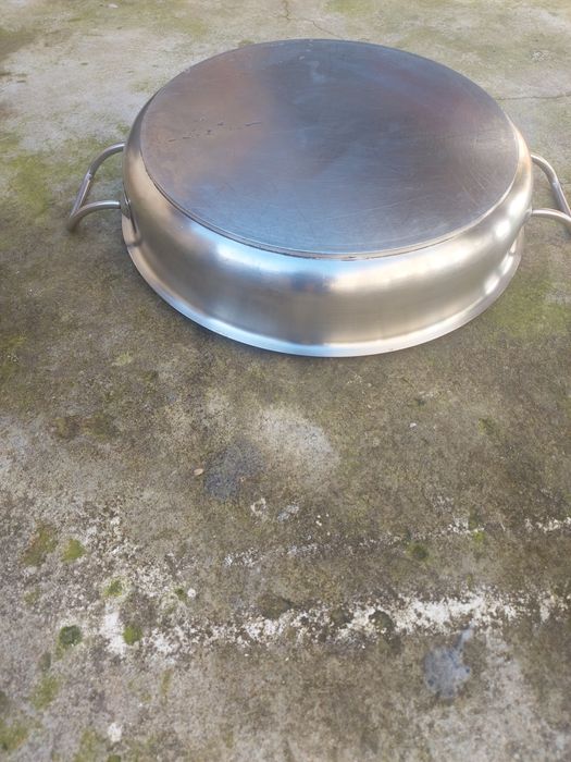 Frigideira grande inoxidável para restauração, diâmetro 42cm.