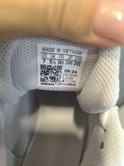 Кросівки жіночі Adidas 38.5 нові
