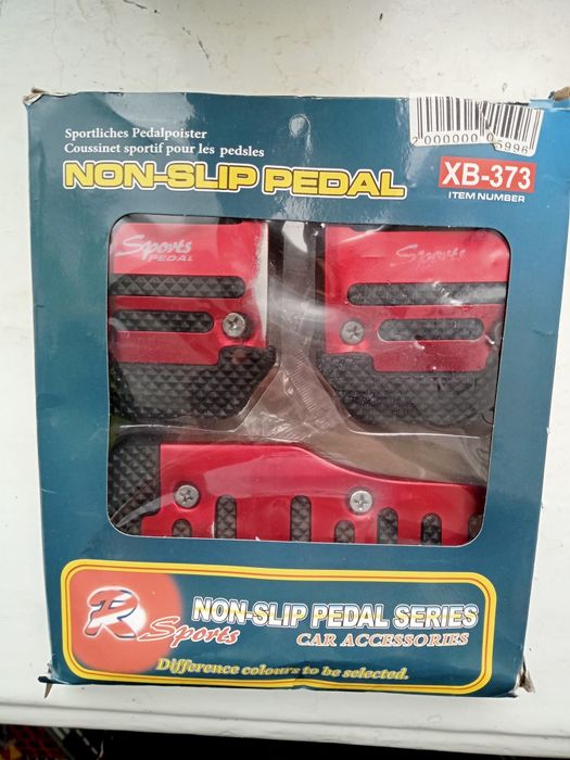 Накладки на педалі авто