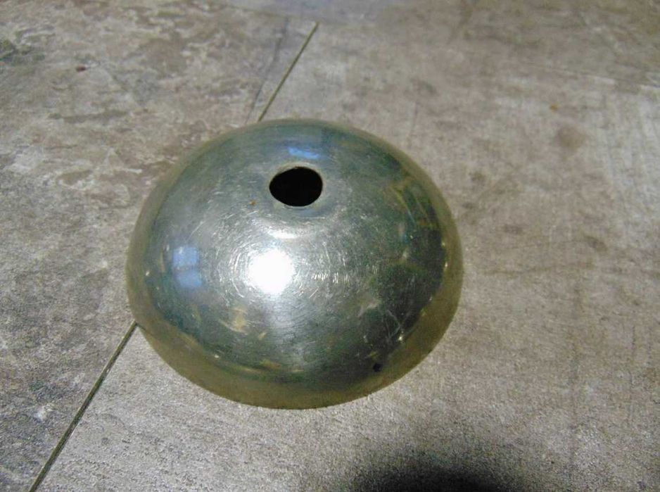 Stara mosiężna podsufitka,wys.2,8 cm.śr.11,4 cm.