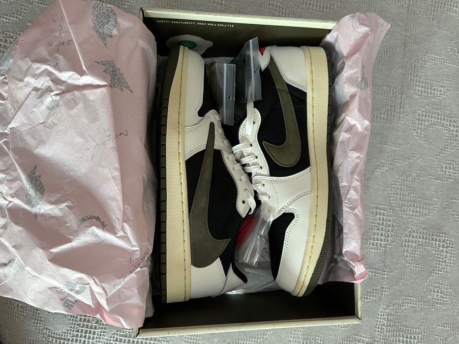 Travis Scott Olive