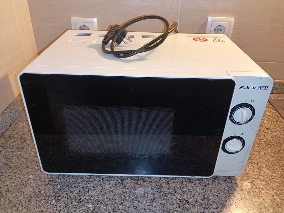 Microondas marca JOCEL capacidade 20 litros a funcionar perfeitamente