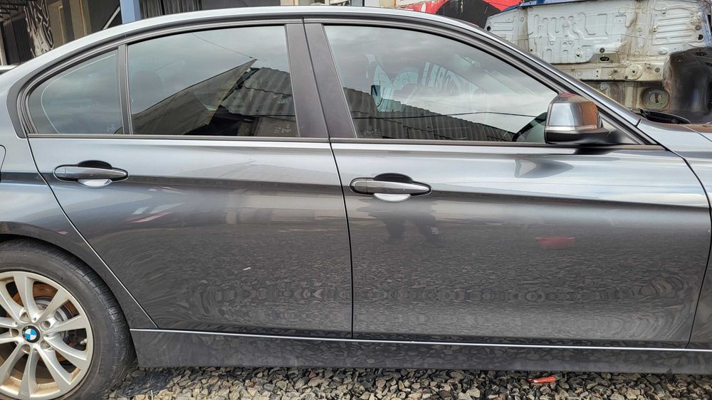 BMW 3 F30 F31 двері дверь A300 B39 скло ручка замок молдінг БМВ