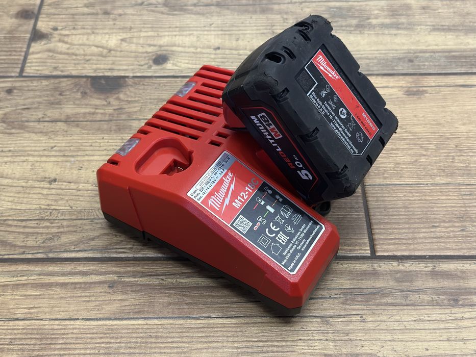 Akumulator, bateria Milwaukee M18 5Ah i ładowarka M12-18C - zestaw zasilający do narzędzi