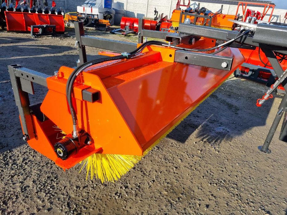 Zamiatarka drogowa,uliczna szerokość 2,4 moc Tuz-Euro-Widły