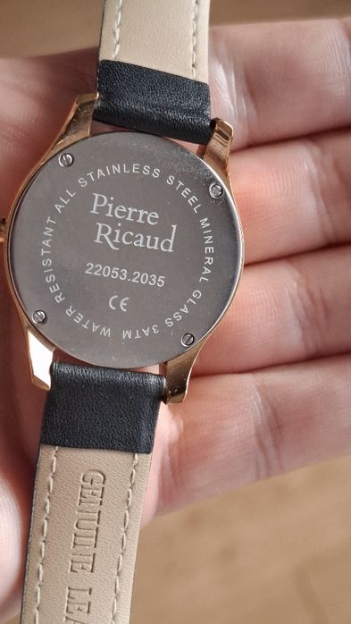 Piękny nowy zegarek z kryształkami