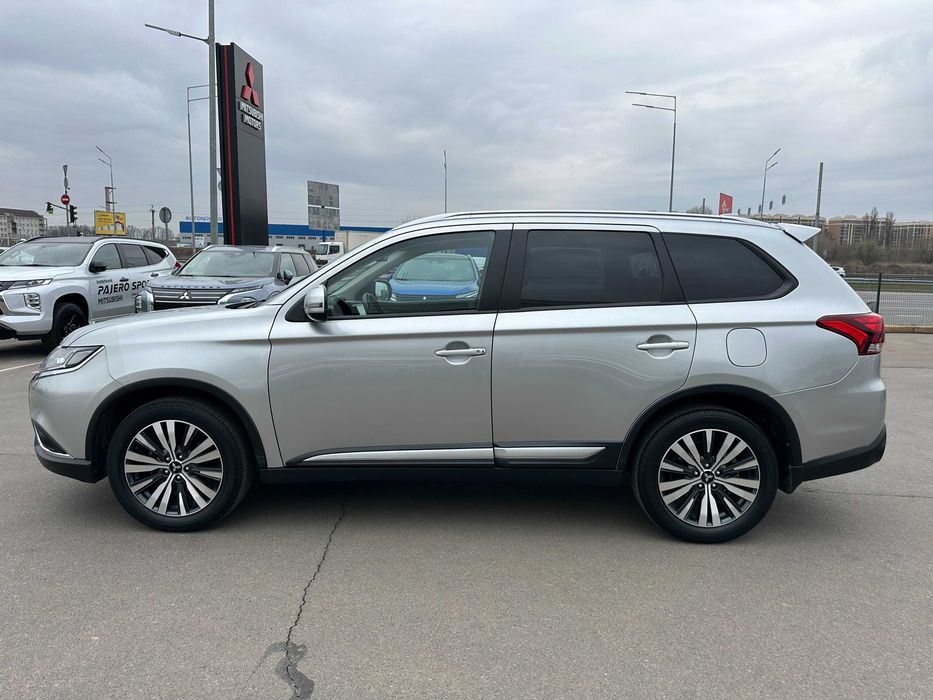 Mitsubishi Outlander Instyle 2022