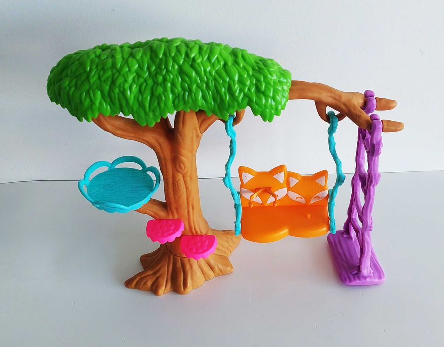 Árvore com baloiço da boneca Felicity Fox das Enchantimals