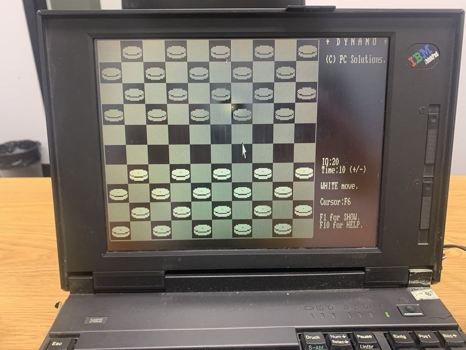 Stary tablet IBM chyba 1995 lub straszy dziala - z ladowarka