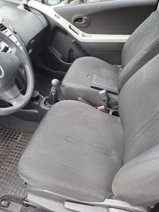 Toyota Yaris Vendo em partes e Peças