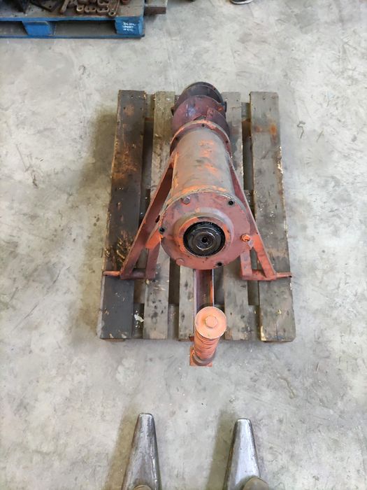 Broca perfuradora para trator