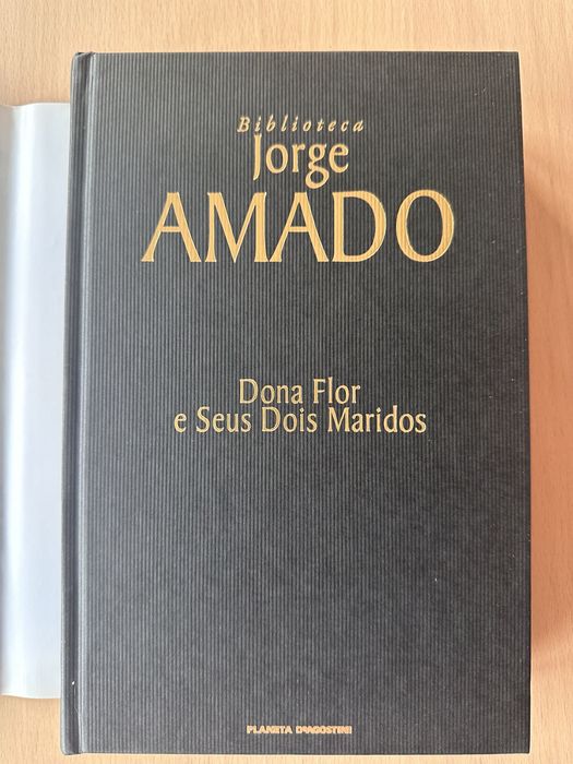 Livro “Dona Flor e Seus Dois Maridos” de Jorge Amado