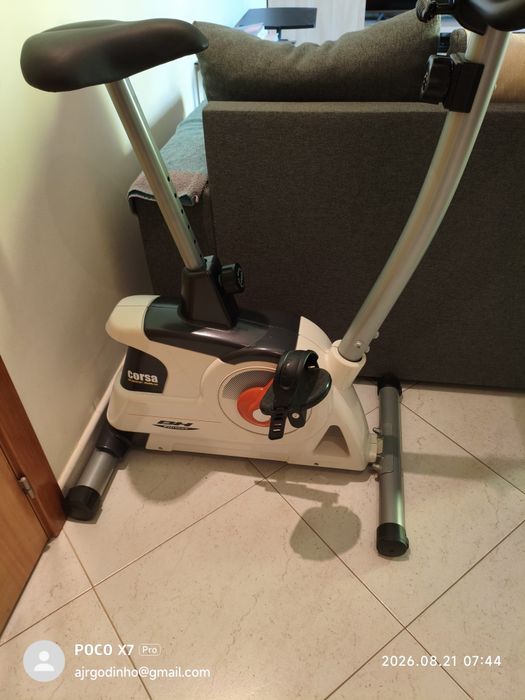 Bicicleta Estática Corsa BH Fitness