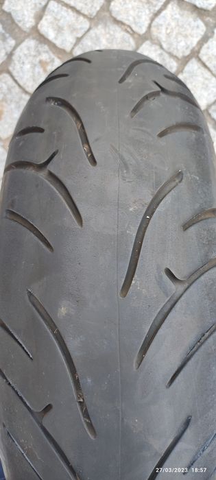 Pneu traseiro para mota