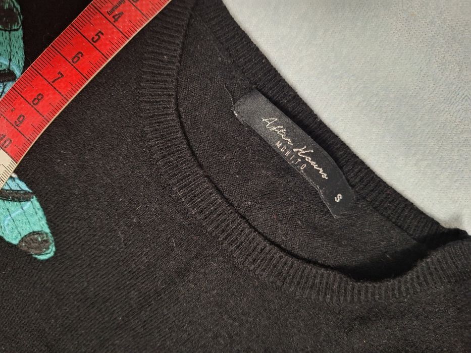 Czarny sweterek damsko dziewczęcy