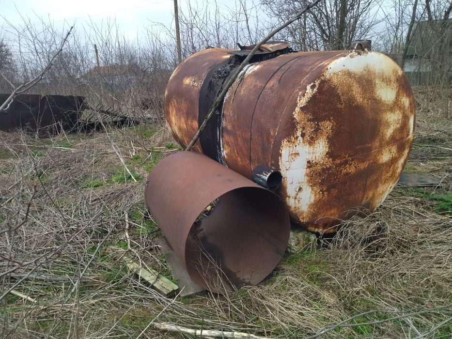 Продам металеву ємность(бак)