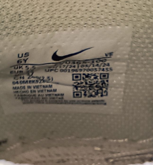 Жіночі  кросівки Nike Dunk Low у популярному біло-сірому кольорі