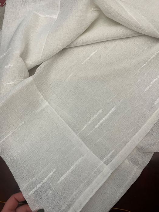 Cortinas cru tecido fluido