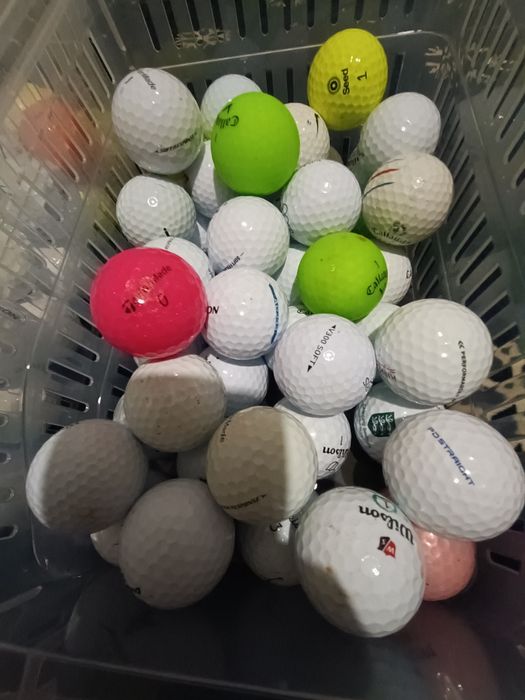 Conjunto de 200 bolas taylormade e callaway e titleist em bom estado