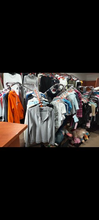 Wyposażenie sklepu regały stojaki