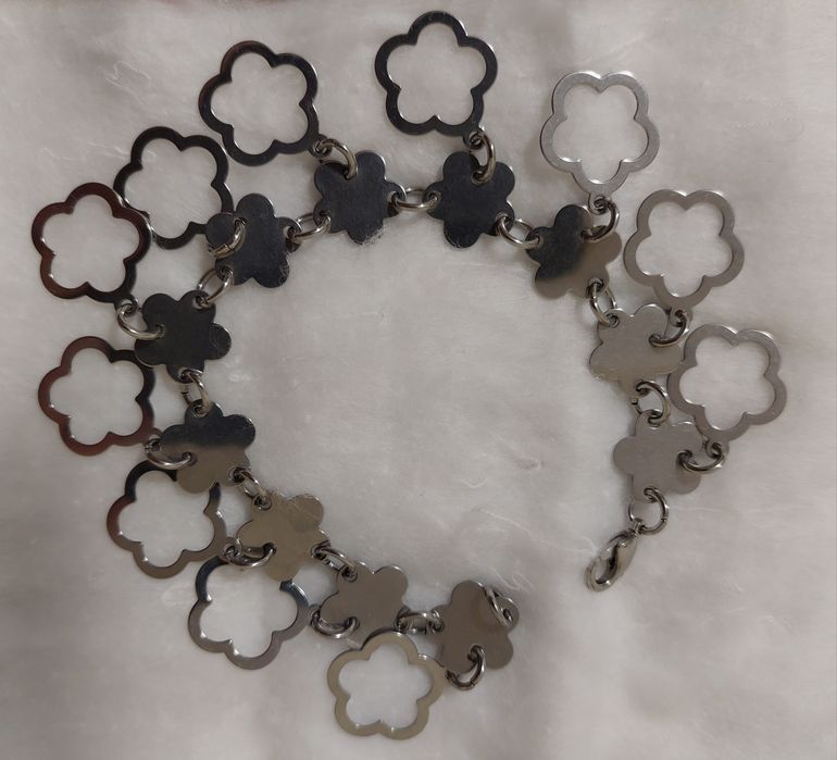 Pulseiras em prata, rodio e aço dourado