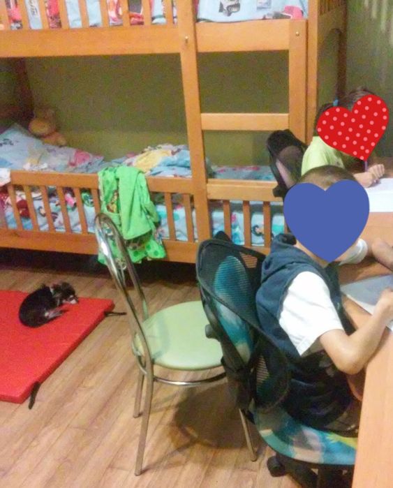 Двоповерхове дитяче ліжко