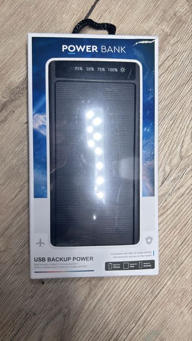 Новий павербанк з сонячною батареєю та ліхтариком з встроєними шнурами