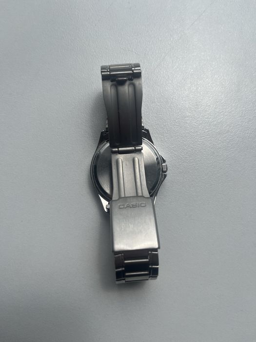 Годинник Casio.