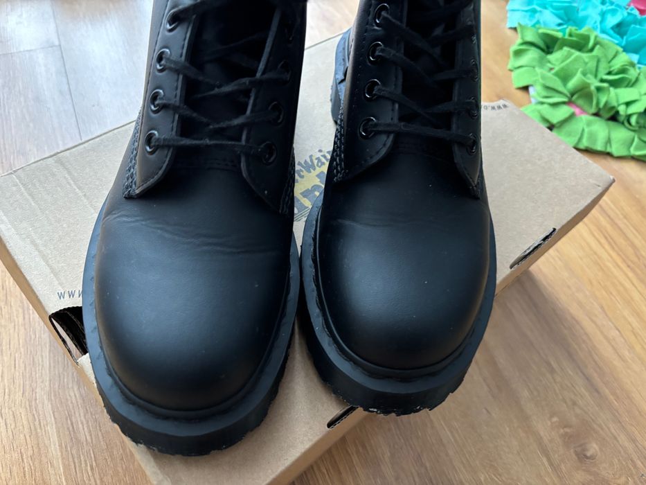 Czarne martensy vegan