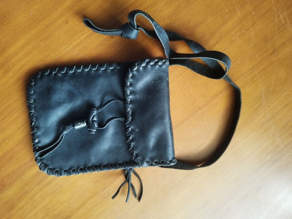 Bolsa pequena em pele