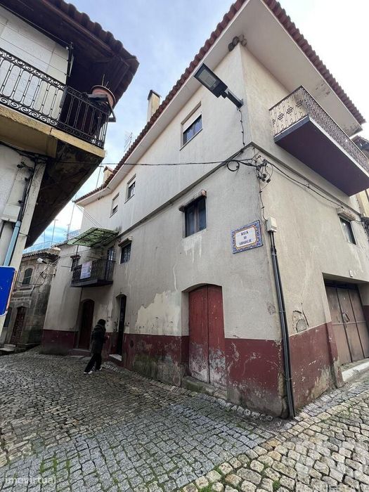 Prédio em Tabuaço de 254 m2