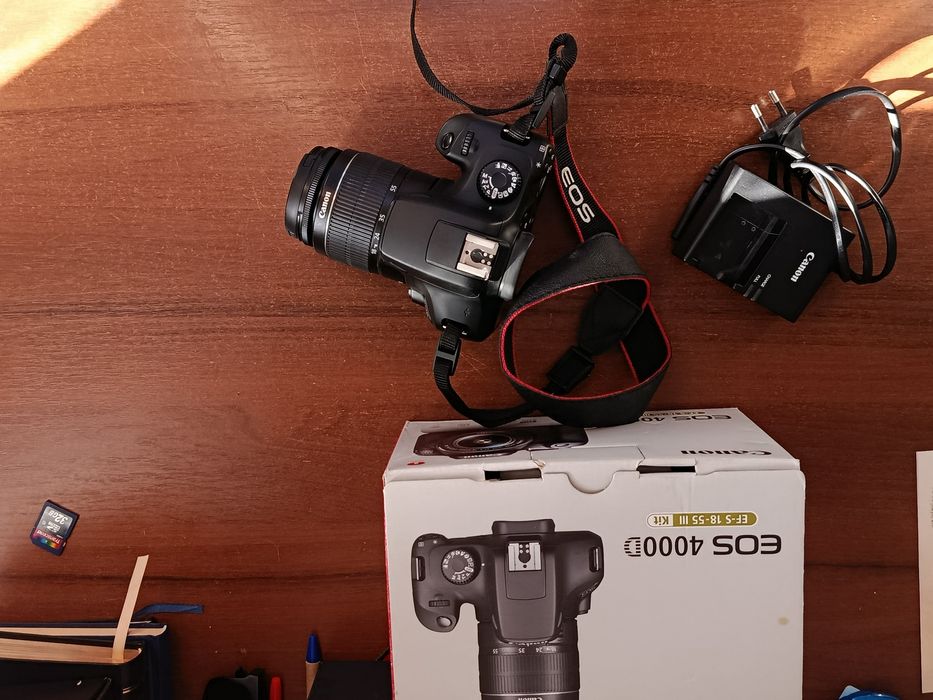 Фотоапарат Canon EOS 4000D + Об'єктив EF-S 18-55mm III | Пробіг лише 15 000 кадрів