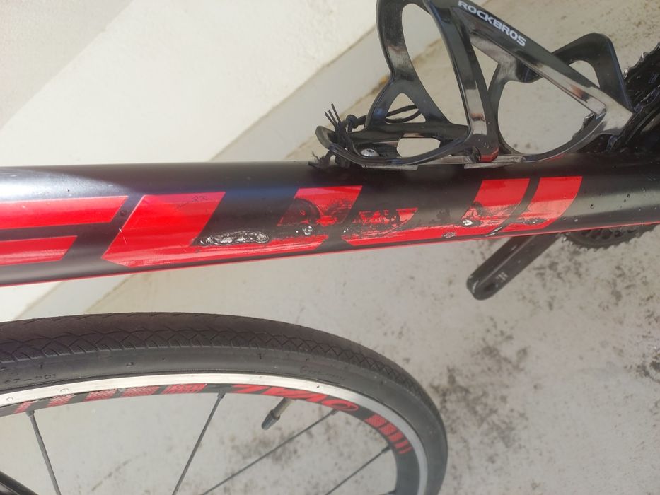 Bicicleta Fuji de estrada 105