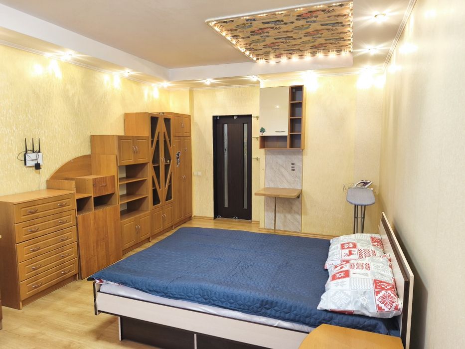 Подобова однокімнатна квартира в оренду на Симоненка,2 в ЖК Купава