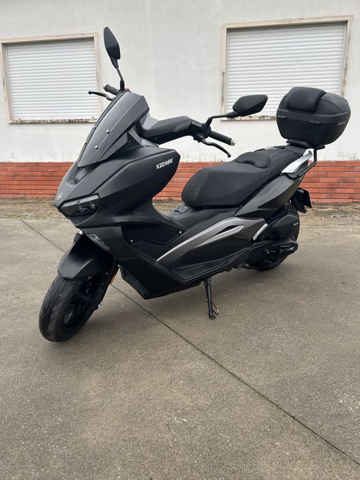 Mota keeway com top case como nova