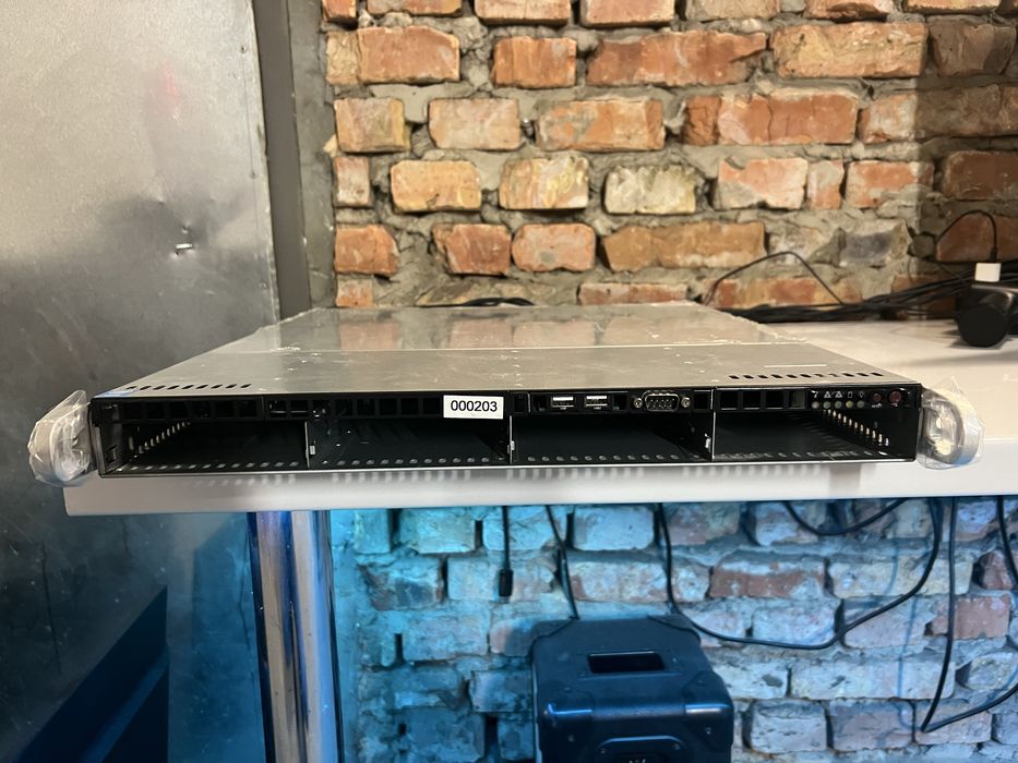 Сервер Supermicro X10SLI-F Xeon E5-2640 v3