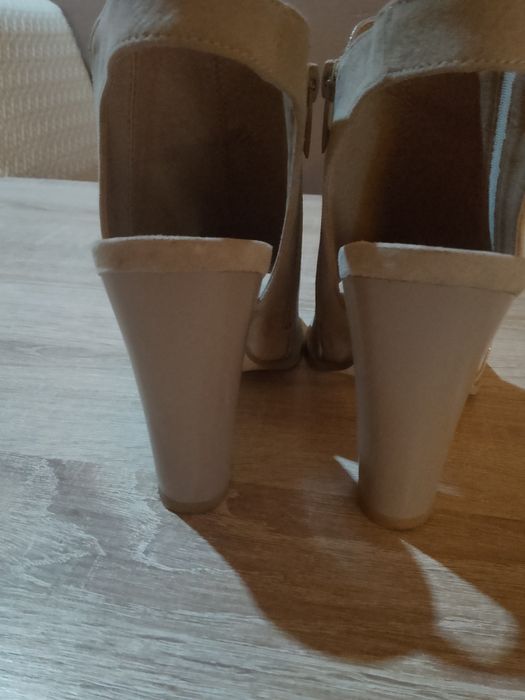 Sandałki na klocku