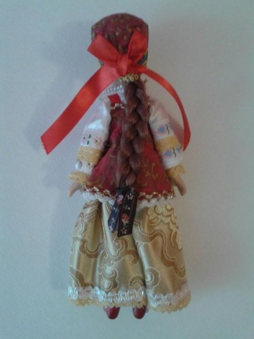 Лялька в народному костюмі