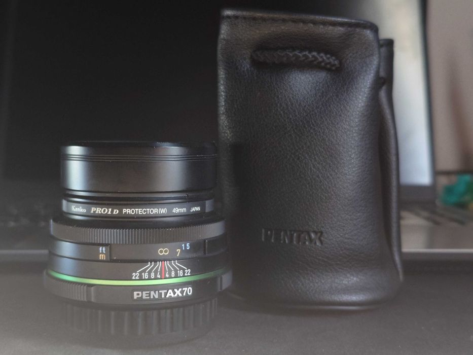 Pentax-DA 70mm F2.4 Limited / MH-RD 49mm