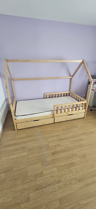 Cama montessori com gavetas