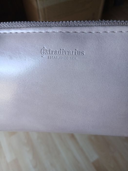 Carteira de senhora para dinheiro  e cartões. Stradivarius.