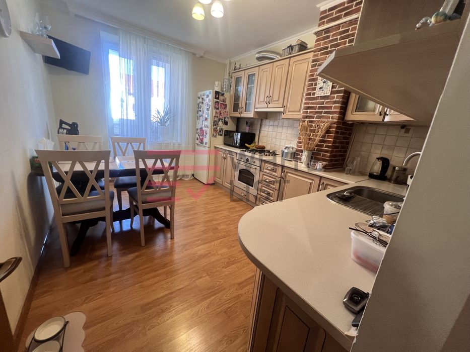 Продаж 3-кім. квартири 80 м.кв., в. Алмазова