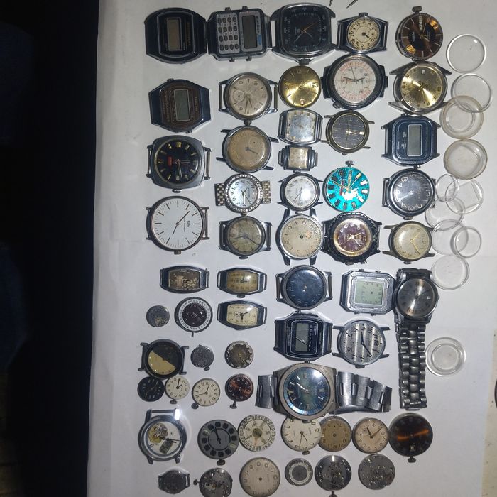 Продаю усі разом Годинн запчасті.,