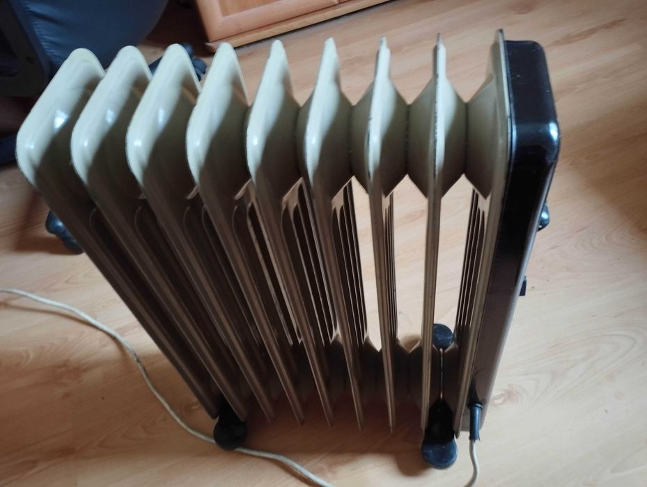 Grzejnik elektryczny olejowy  1500 W.