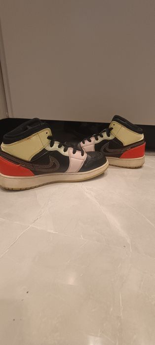 Nike air Jordan 1 mid glow in the dark