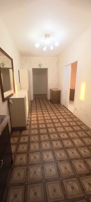 Сдам  3х ком кв  возле Дарницк рынка,убежище в доме ,6 эт бойлер