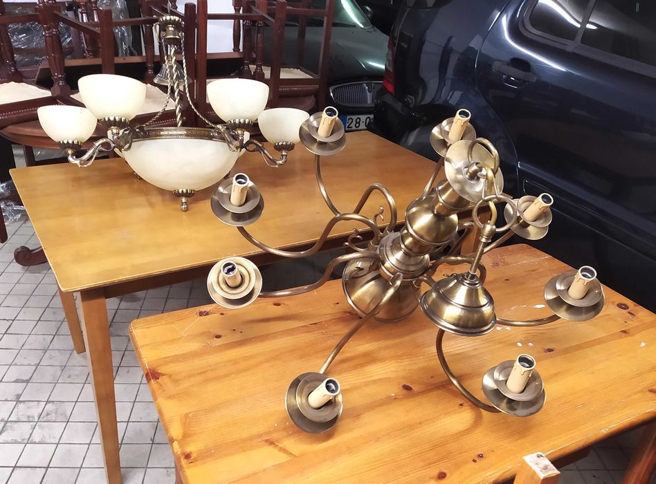 Vários candeeiros e Quadros grandes