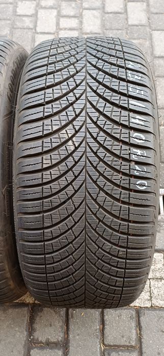 235/40R20 96Y GOODYEAR , dwie opony wielosezonowe.