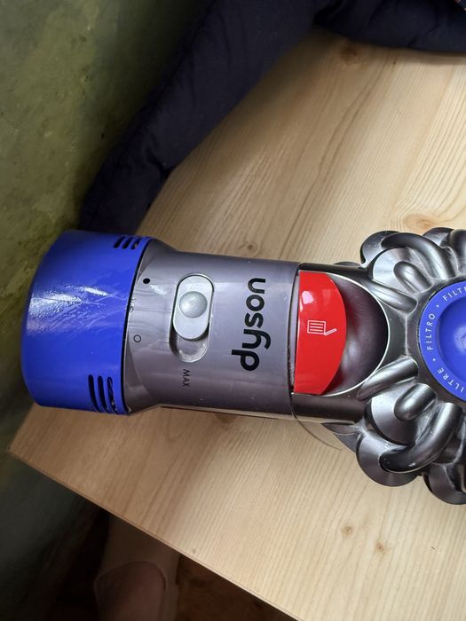 Dyson v 8 пилосос